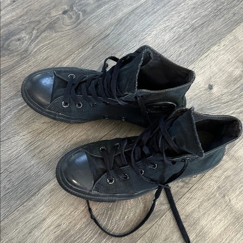 Black high top converse men’s size 6/ women’s size 8 - Picture 3 of 6